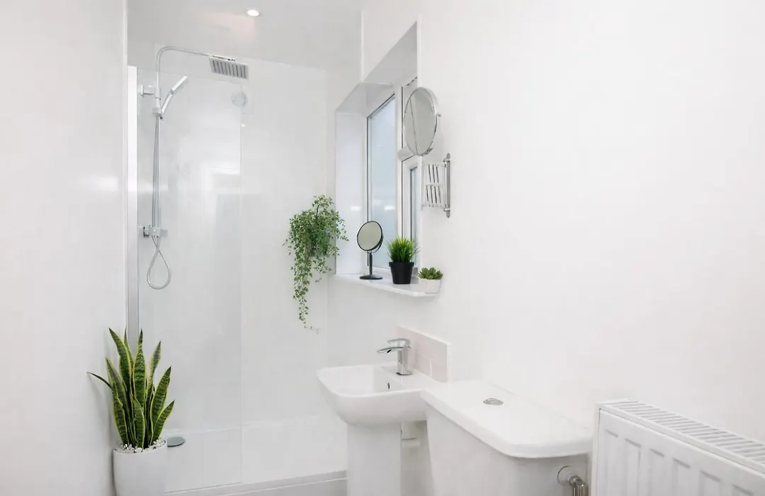 Falklands Street City Centre House-Free Parking-1