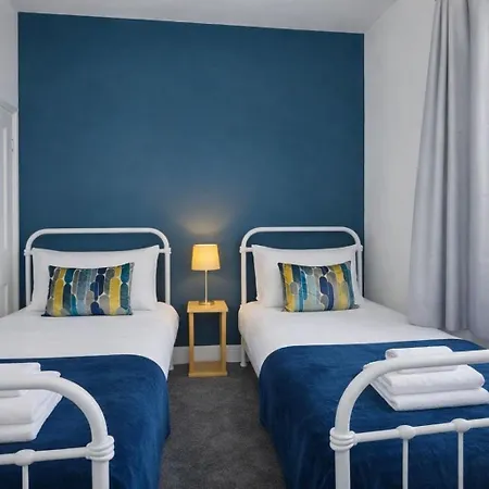 Falklands Street City Centre House-Free Parking-3