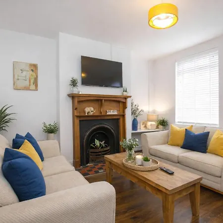 Falklands Street City Centre House-Free Parking-2